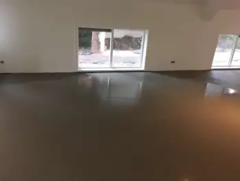 Woonkamer vloer geëgaliseerd en houten vloeg gelegd in Haren Woonkamer vloer geëgaliseerd en houten vloeg gelegd in Haren