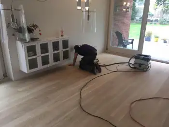 In Hooghalen een eikenvloer gerenoveerd met Pall x Zero olie In Hooghalen een eikenvloer gerenoveerd met Pall x Zero olie