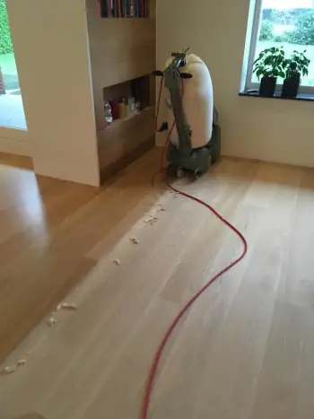 In Hooghalen een eikenvloer gerenoveerd met Pall x Zero olie In Hooghalen een eikenvloer gerenoveerd met Pall x Zero olie