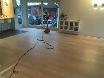 In Hooghalen een eikenvloer gerenoveerd met Pall x Zero olie In Hooghalen een eikenvloer gerenoveerd met Pall x Zero olie