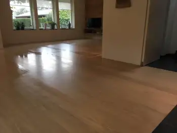 In Hooghalen een eikenvloer gerenoveerd met Pall x Zero olie In Hooghalen een eikenvloer gerenoveerd met Pall x Zero olie