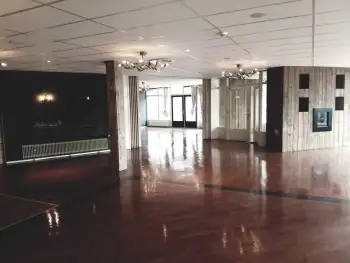 Bij het Strandpaviljoen Meerwijc in Kropswolde 270 vierkante meter PVC vloer gereinigd Bij het Strandpaviljoen Meerwijc in Kropswolde 270 vierkante meter PVC vloer gereinigd