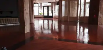 Bij het Strandpaviljoen Meerwijc in Kropswolde 270 vierkante meter PVC vloer gereinigd Bij het Strandpaviljoen Meerwijc in Kropswolde 270 vierkante meter PVC vloer gereinigd