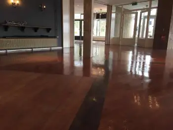 Bij het Strandpaviljoen Meerwijc in Kropswolde 270 vierkante meter PVC vloer gereinigd Bij het Strandpaviljoen Meerwijc in Kropswolde 270 vierkante meter PVC vloer gereinigd