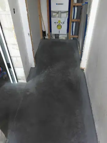 In Noordwijk een betonvloer gereinigd en in de pu coating gezet! In Noordwijk een betonvloer gereinigd en in de pu coating gezet!