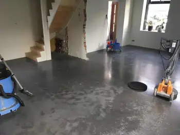 In Noordwijk een betonvloer gereinigd en in de pu coating gezet! In Noordwijk een betonvloer gereinigd en in de pu coating gezet!