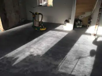 In Noordwijk een betonvloer gereinigd en in de pu coating gezet! In Noordwijk een betonvloer gereinigd en in de pu coating gezet!