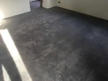 In Noordwijk een betonvloer gereinigd en in de pu coating gezet! In Noordwijk een betonvloer gereinigd en in de pu coating gezet!
