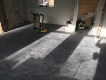 In Noordwijk een betonvloer gereinigd en in de pu coating gezet! In Noordwijk een betonvloer gereinigd en in de pu coating gezet!