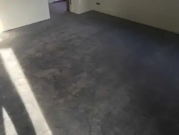 In Noordwijk een betonvloer gereinigd en in de pu coating gezet! In Noordwijk een betonvloer gereinigd en in de pu coating gezet!