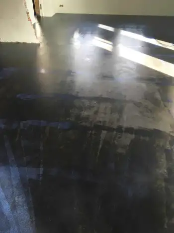 In Noordwijk een betonvloer gereinigd en in de pu coating gezet! In Noordwijk een betonvloer gereinigd en in de pu coating gezet!