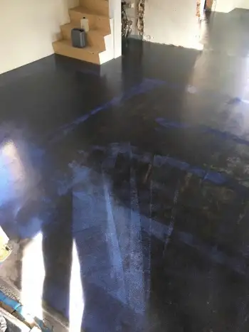 In Noordwijk een betonvloer gereinigd en in de pu coating gezet! In Noordwijk een betonvloer gereinigd en in de pu coating gezet!