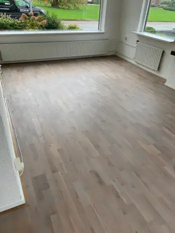 Eikenvloer gerenoveerd Eikenvloer gerenoveerd