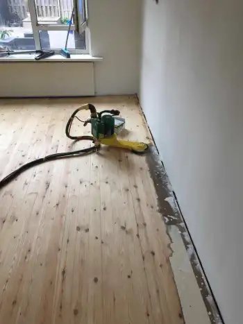 In Siddeburen grenenvloer gerenoveerd gepolijst in de lak gezet! In Siddeburen grenenvloer gerenoveerd gepolijst in de lak gezet!