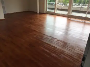 Stadskanaal Merbau lamelparket geschuurd voorzien van projectlak! Stadskanaal Merbau lamelparket geschuurd voorzien van projectlak!
