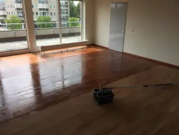 Stadskanaal Merbau lamelparket geschuurd voorzien van projectlak! Stadskanaal Merbau lamelparket geschuurd voorzien van projectlak!