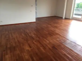 Stadskanaal Merbau lamelparket geschuurd voorzien van projectlak! Stadskanaal Merbau lamelparket geschuurd voorzien van projectlak!