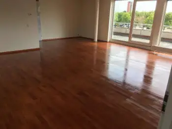 Stadskanaal Merbau lamelparket geschuurd voorzien van projectlak! Stadskanaal Merbau lamelparket geschuurd voorzien van projectlak!