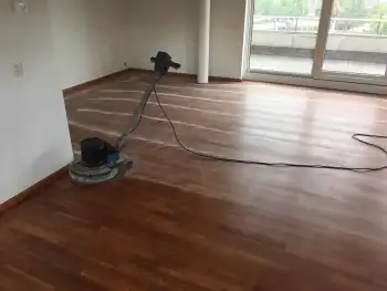 Stadskanaal Merbau lamelparket geschuurd voorzien van projectlak! Stadskanaal Merbau lamelparket geschuurd voorzien van projectlak!