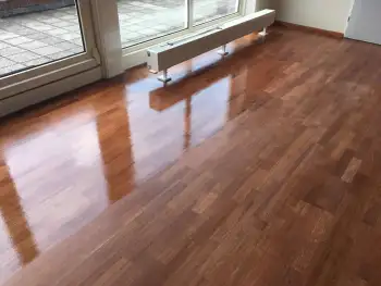 Stadskanaal Merbau lamelparket geschuurd voorzien van projectlak! Stadskanaal Merbau lamelparket geschuurd voorzien van projectlak!