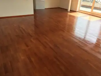 Stadskanaal Merbau lamelparket geschuurd voorzien van projectlak! Stadskanaal Merbau lamelparket geschuurd voorzien van projectlak!