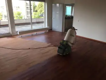 Stadskanaal Merbau lamelparket geschuurd voorzien van projectlak! Stadskanaal Merbau lamelparket geschuurd voorzien van projectlak!