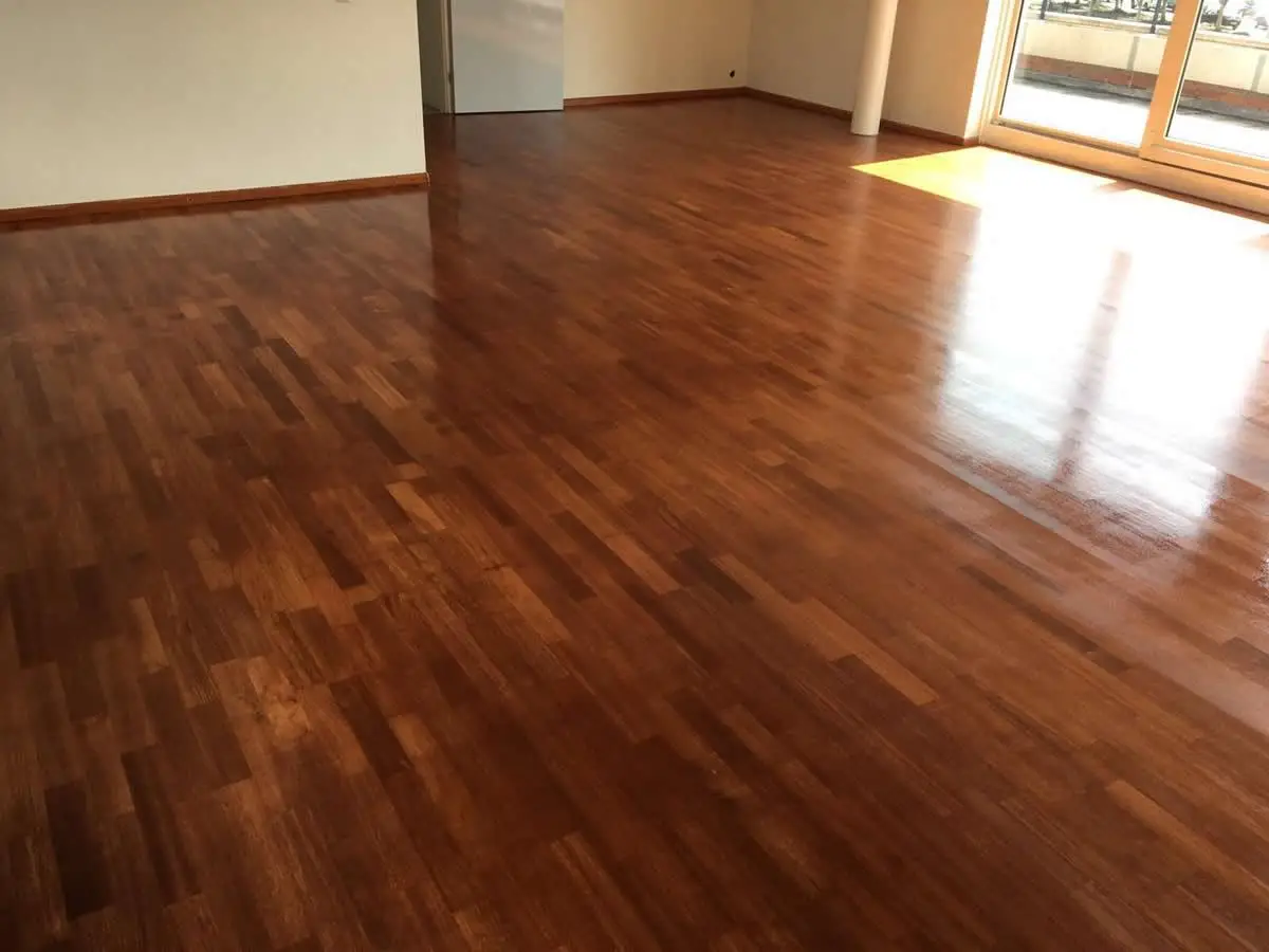 Stadskanaal Merbau lamelparket geschuurd voorzien van projectlak! Stadskanaal Merbau lamelparket geschuurd voorzien van projectlak!