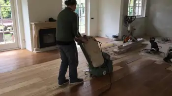 In Vries een eikenvloer gelegd van voorbereiding tot afwerking. In Vries een eikenvloer gelegd van voorbereiding tot afwerking.