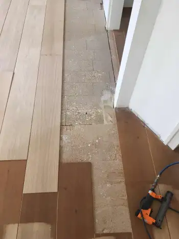 In Vries een eikenvloer gelegd van voorbereiding tot afwerking. In Vries een eikenvloer gelegd van voorbereiding tot afwerking.