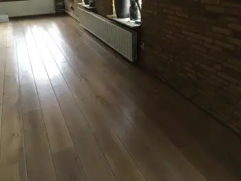 In Gasselternijveen een masief eiken vloer gerenoveerd In Gasselternijveen een masief eiken vloer gerenoveerd