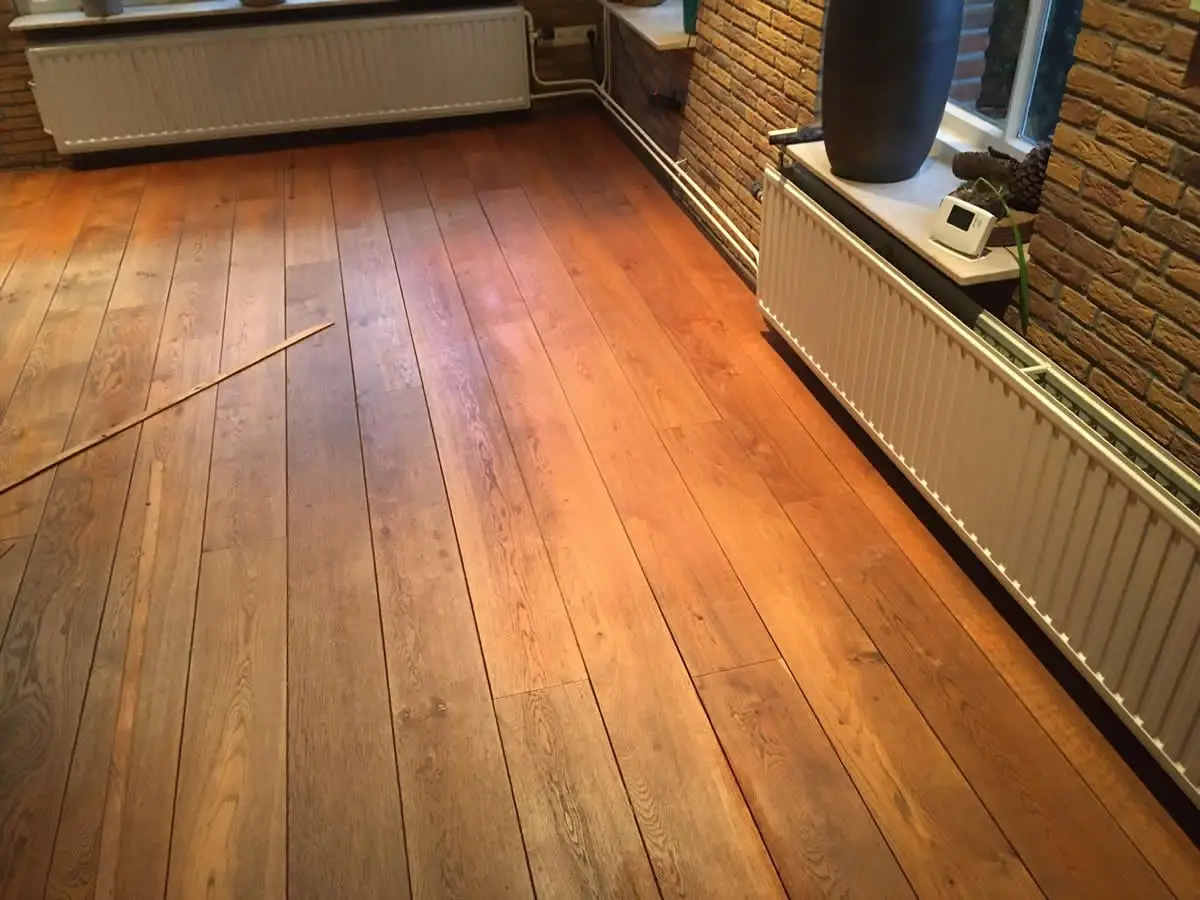 In Gasselternijveen een masief eiken vloer gerenoveerd In Gasselternijveen een masief eiken vloer gerenoveerd