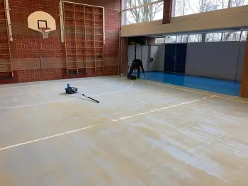 Nieuwe vloercoating voor de gymzaal in Ter Apel