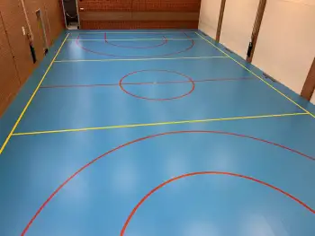 Nieuwe vloercoating voor de gymzaal in Ter Apel