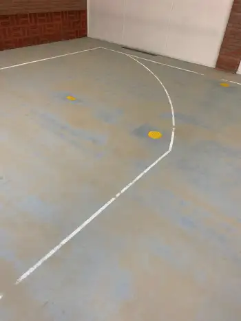 Nieuwe vloercoating voor de gymzaal in Ter Apel