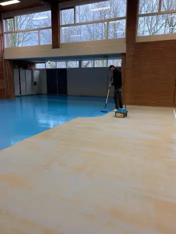 Nieuwe vloercoating voor de gymzaal in Ter Apel