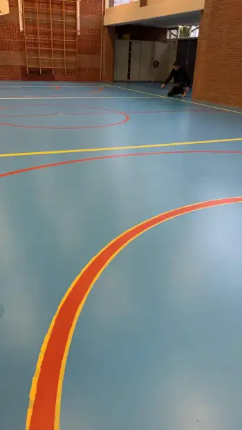 Nieuwe vloercoating voor de gymzaal in Ter Apel