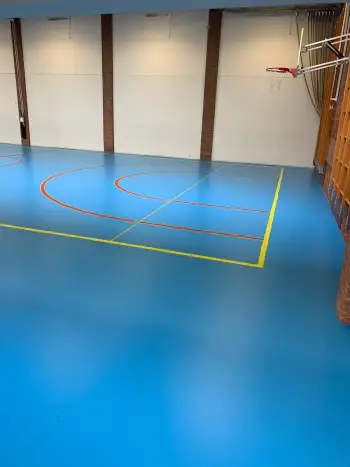 Nieuwe vloercoating voor de gymzaal in Ter Apel