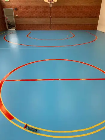 Nieuwe vloercoating voor de gymzaal in Ter Apel