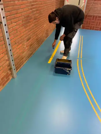 Nieuwe vloercoating voor de gymzaal in Ter Apel