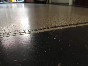 In Stadskanaal een terrazzovloer gereinigd en gekristalliseerd