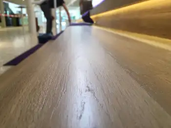 Renovatie eiken vloeren en trappen in het cultuurcentrum DKN in Assen Renovatie eiken vloeren en trappen in het cultuurcentrum DKN in Assen