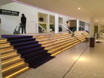 Renovatie eiken vloeren en trappen in het cultuurcentrum DKN in Assen Renovatie eiken vloeren en trappen in het cultuurcentrum DKN in Assen