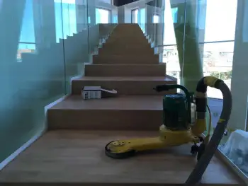 Renovatie eiken vloeren en trappen in het cultuurcentrum DKN in Assen Renovatie eiken vloeren en trappen in het cultuurcentrum DKN in Assen