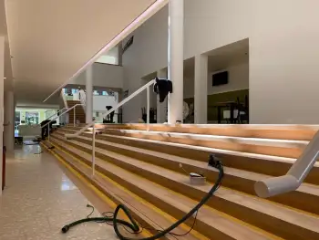 Renovatie eiken vloeren en trappen in het cultuurcentrum DKN in Assen Renovatie eiken vloeren en trappen in het cultuurcentrum DKN in Assen