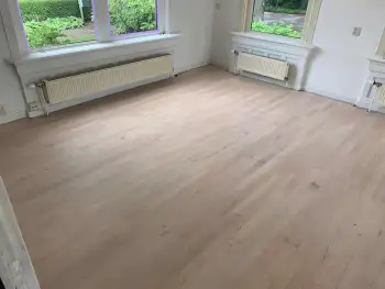 Massieve Beuken Parketvloer Vakkundig geschuurd en afgelakt met Pall-X van Zero A Klaar voor Gebruik Massieve Beuken Parketvloer Vakkundig geschuurd en afgelakt met Pall-X van Zero A Klaar voor Gebruik