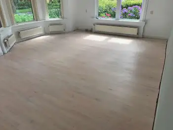 Massieve Beuken Parketvloer Vakkundig geschuurd en afgelakt met Pall-X van Zero A Klaar voor Gebruik Massieve Beuken Parketvloer Vakkundig geschuurd en afgelakt met Pall-X van Zero A Klaar voor Gebruik
