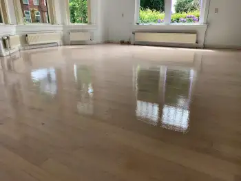 Massieve Beuken Parketvloer Vakkundig geschuurd en afgelakt met Pall-X van Zero A Klaar voor Gebruik Massieve Beuken Parketvloer Vakkundig geschuurd en afgelakt met Pall-X van Zero A Klaar voor Gebruik