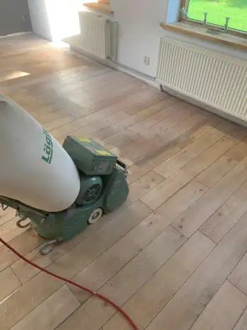 In Hoogersmilde een houten vloer eiken gerenoveerd. In Hoogersmilde een houten vloer eiken gerenoveerd.