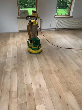 In Hoogersmilde een houten vloer eiken gerenoveerd. In Hoogersmilde een houten vloer eiken gerenoveerd.