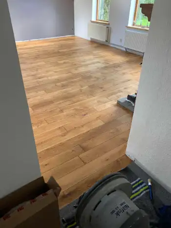 In Hoogersmilde een houten vloer eiken gerenoveerd. In Hoogersmilde een houten vloer eiken gerenoveerd.